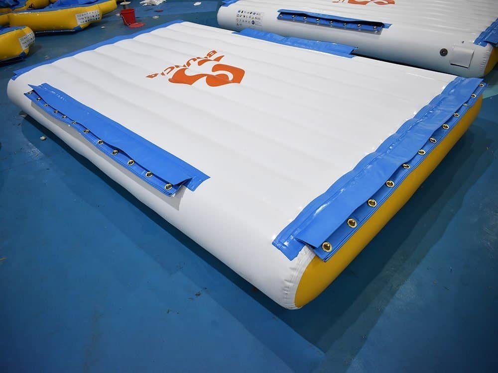 Module de piste Bouncia pour agencements de parcours d’obstacles gonflables sur lac – Runway 01