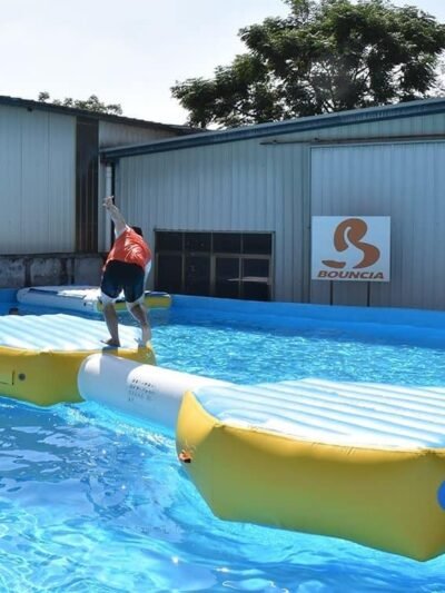 Défi d’obstacle aquatique pour parcs aquatiques gonflables — Balance Beam 01
