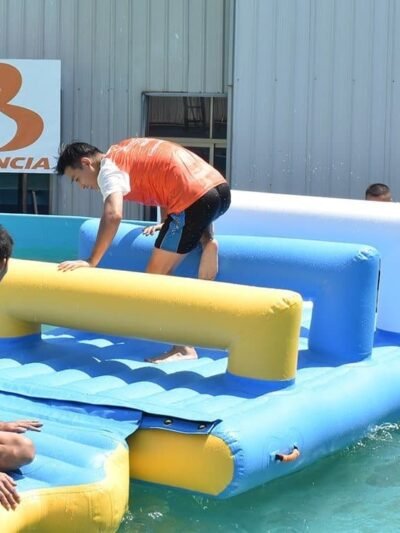 Parcours d’obstacles sur l’eau Bouncia pour parcs aquatiques – Hurdle 01
