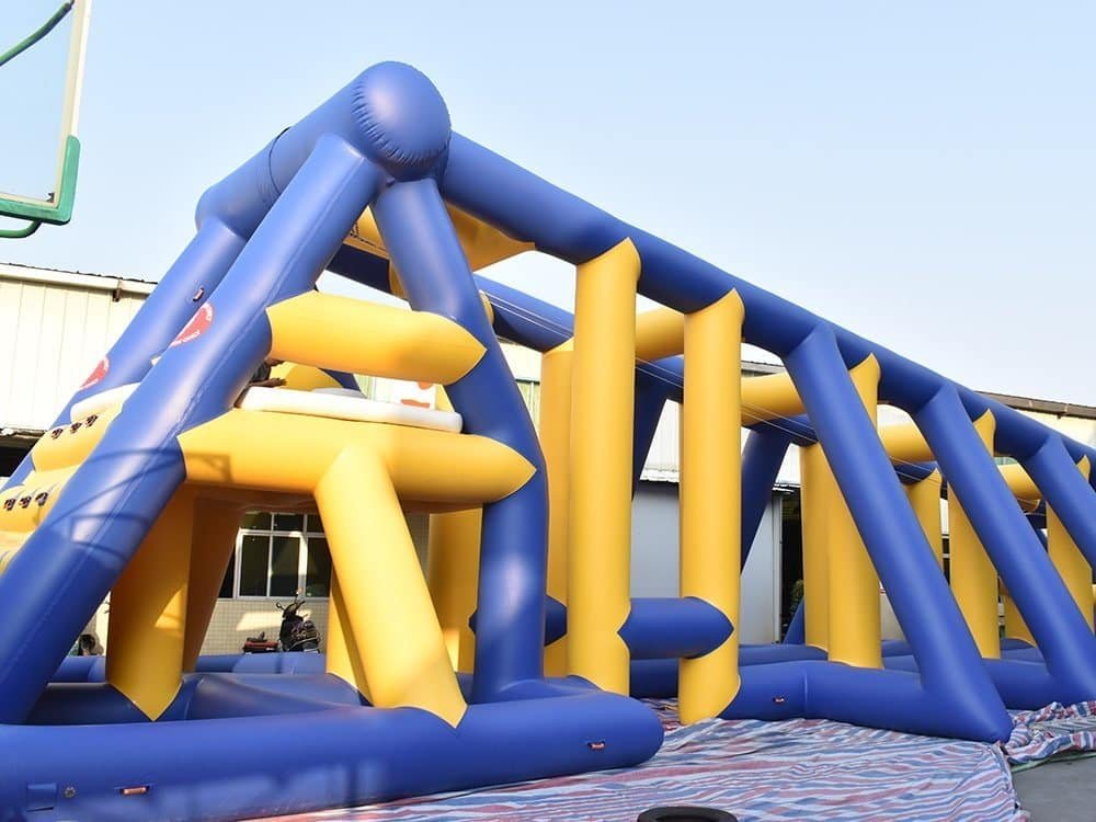 Structures aquatiques gonflables commerciales pour aquaparcs – Zipline 01