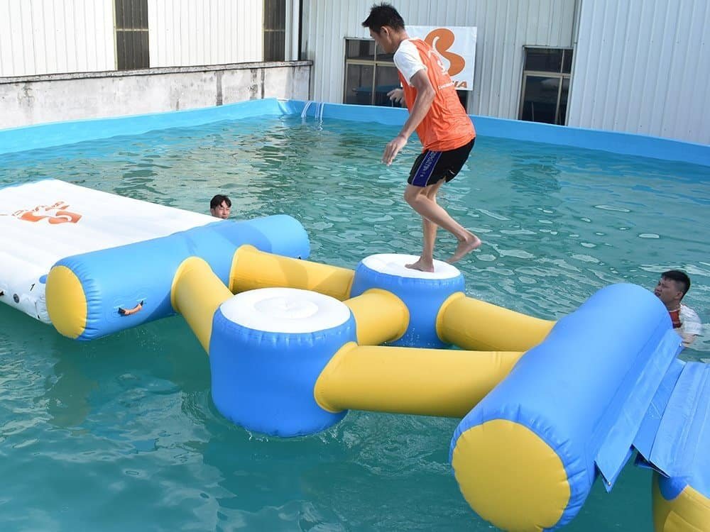 Parcours d’obstacles aquatiques extérieurs commerciaux Bouncia — New Frog Jump 01