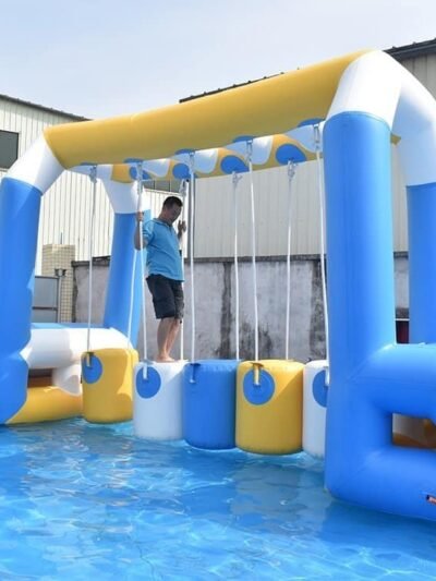Parcours aquatique gonflable au nouveau design Bouncia – Stump 01