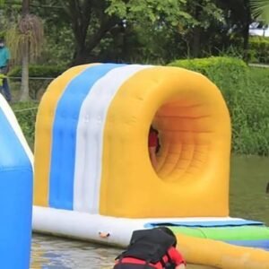 Module tunnel traversant pour parcs aquatiques flottants — Tunnel with hole