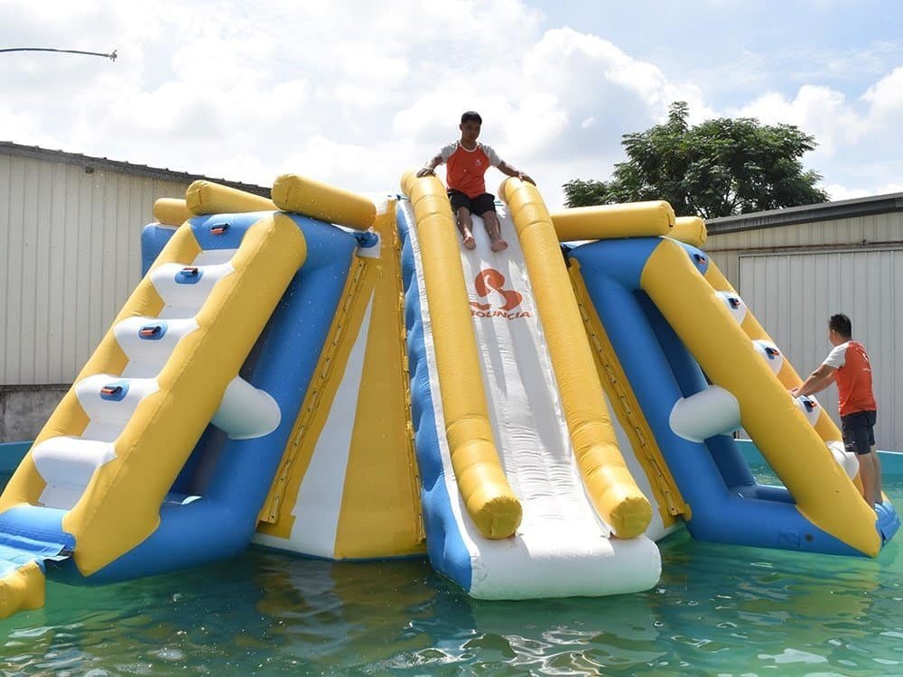 Station escalade et toboggan de parc aquatique flottant – All in one station 01