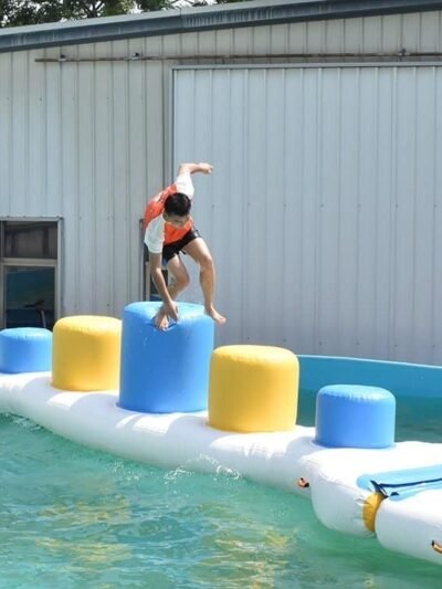 Parcours d’obstacles flottants personnalisés pour eau libre – Fun Pillars 01