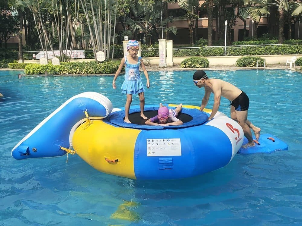 Combo bouncer aquatique avec toboggan